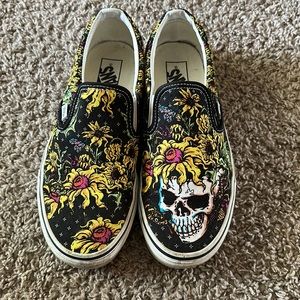 Vans Classic Slip-on Beauty Skull Black/true white WOMENS